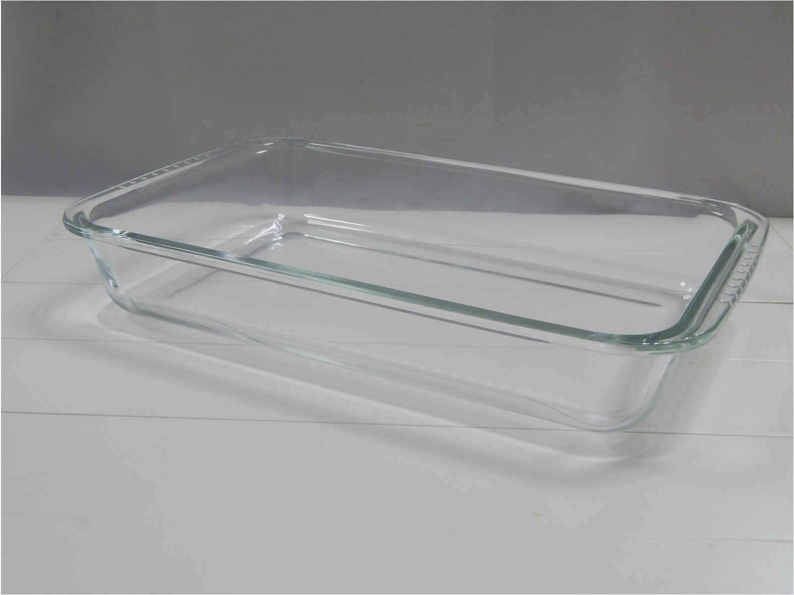 Pyrex Basics 3 Quart Glass Oblong Baking Dish with Red Plastic Lid -13.2 inch x 8.9inch x 2 inch